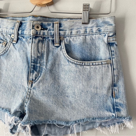 Rag & Bone Mid Rise Frayed Hem Boyfriend Jean Shorts in Clean Madison 25 - Picture 6 of 14